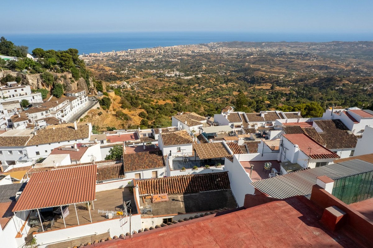 4 Bed بيت مدينة in Mijas في Mijas, تاون هاوس