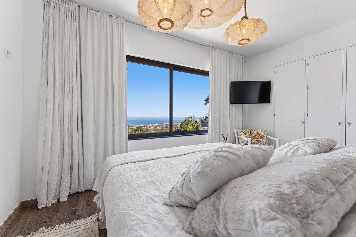 11 Bed Vrijstaande Villa in Mijas