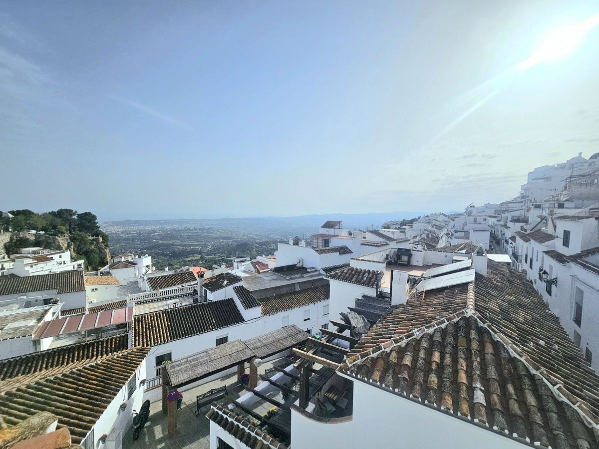 2 Bed Halfvrijstaand Huis in Mijas in Mijas, 