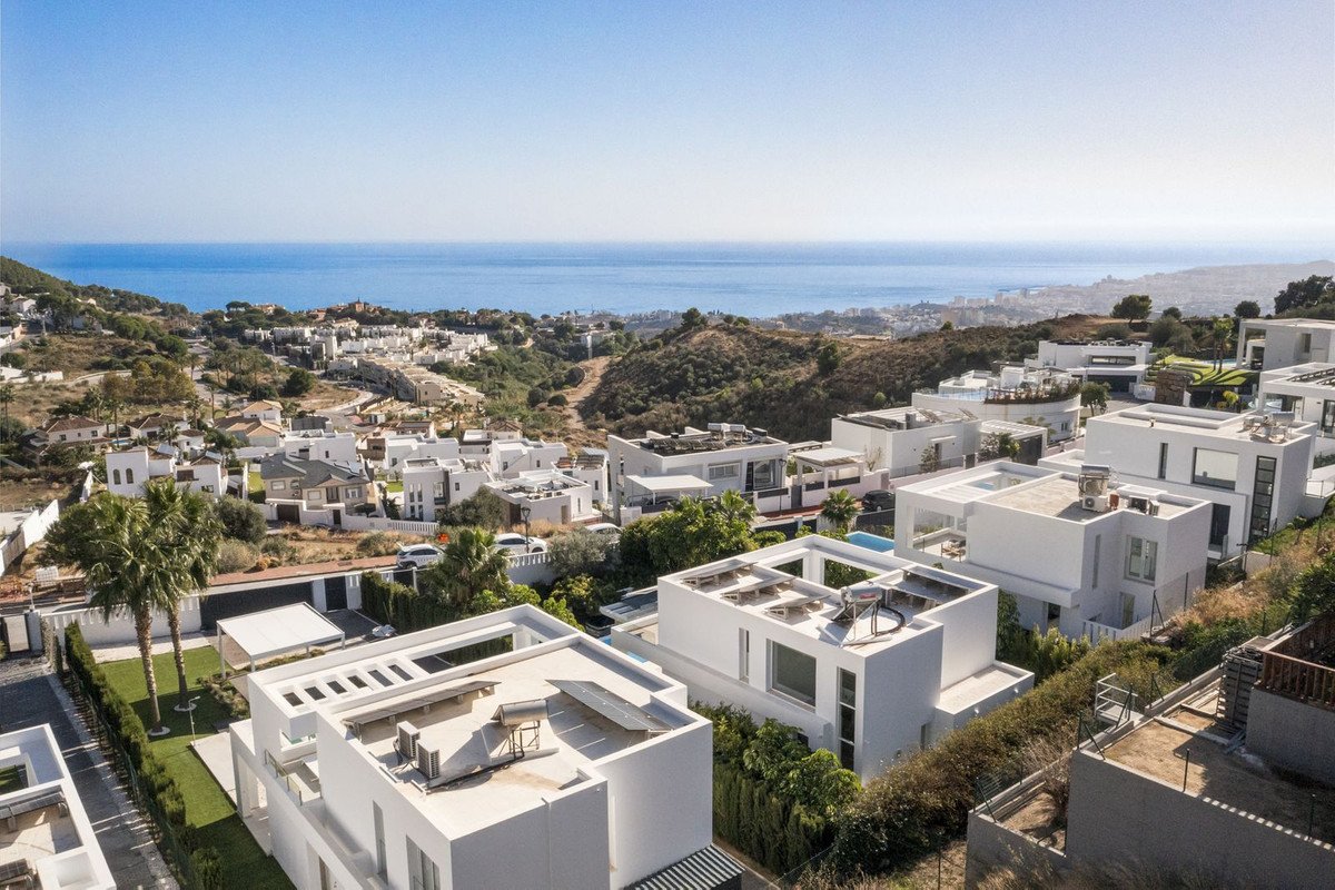 3 Bed فيلا مستقلة in Mijas في Mijas, فيلا منفصلة