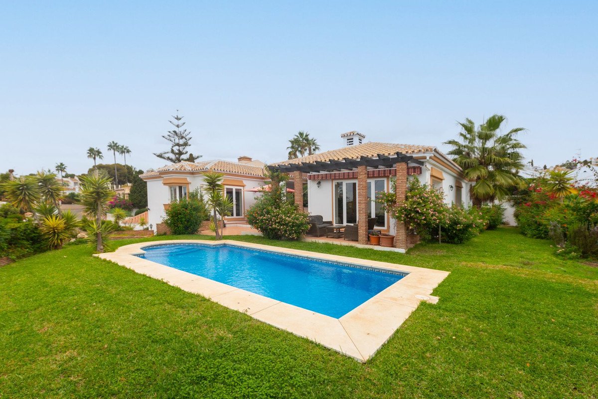 3 Bed فيلا مستقلة in Mijas Costa في Mijas Costa, فيلا مستقلة