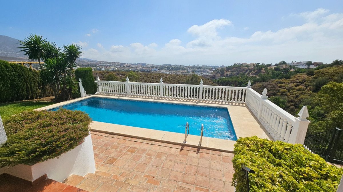 4 Bed فيلا مستقلة in Mijas Costa في Mijas Costa, فيلا مستقلة