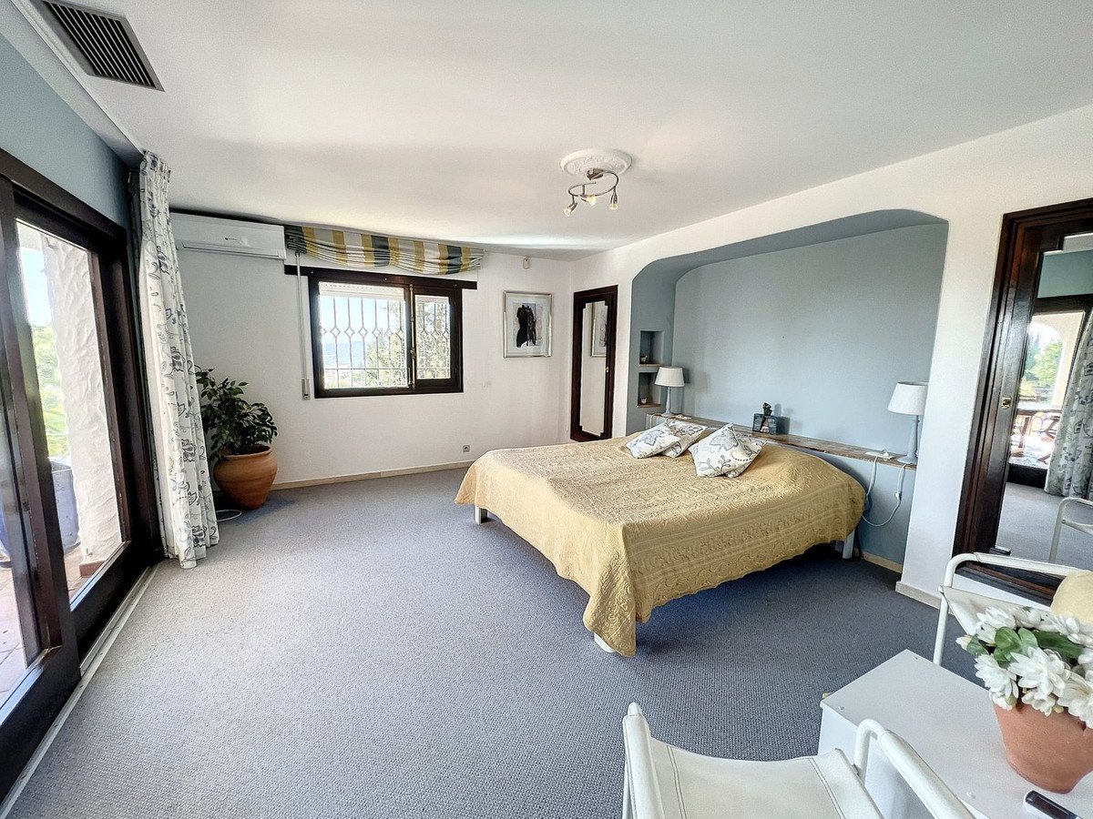 4 Bed Samostojeća vila in Mijas