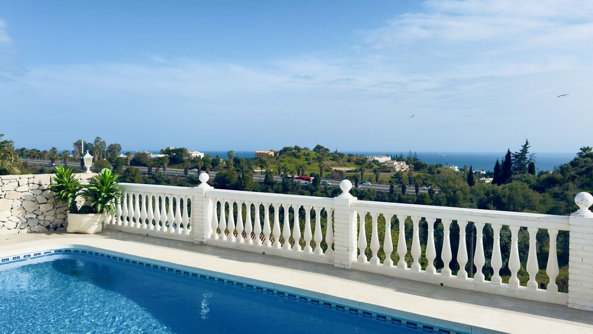 4 Bed فيلا مستقلة in Mijas في Mijas, فيلا منفصلة