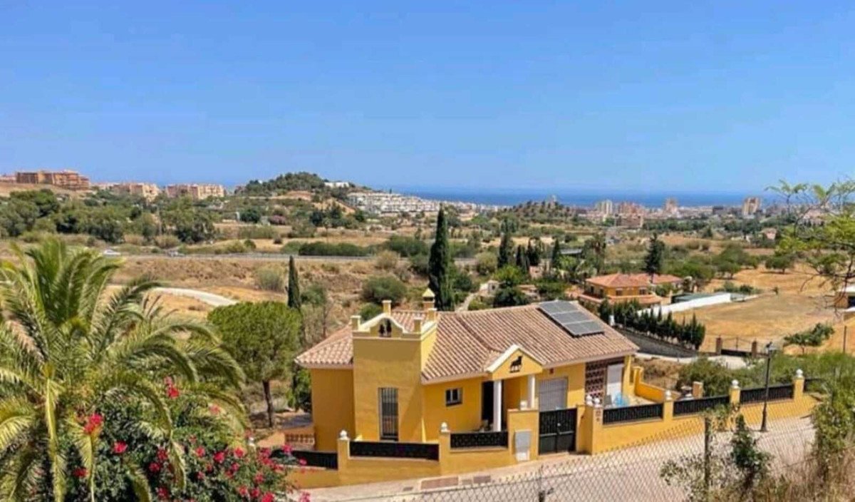 4 Bed فيلا مستقلة in Mijas Costa في Mijas Costa, فيلا منفصلة