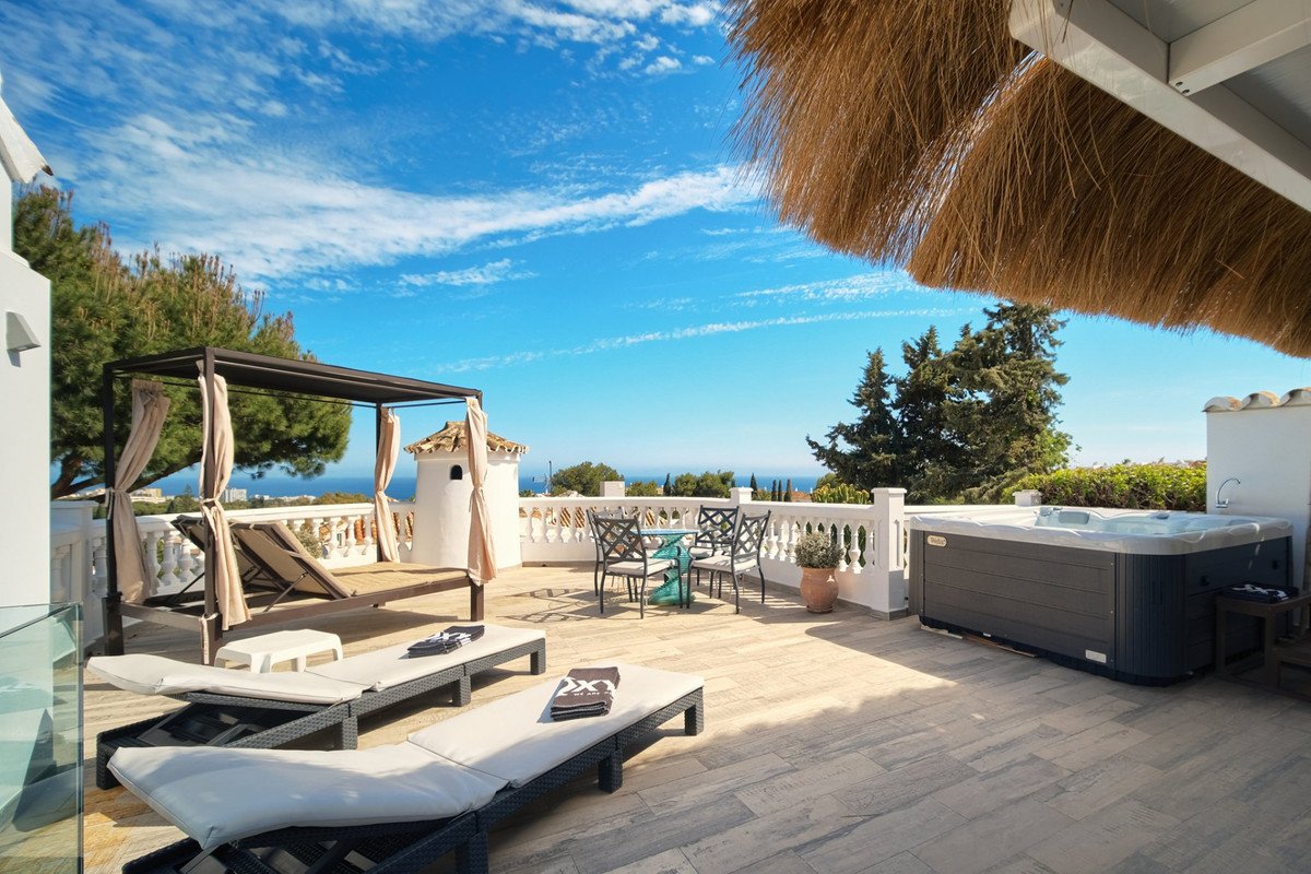 4 Bed فيلا مستقلة in Mijas Costa في Mijas Costa, فيلا منفصلة