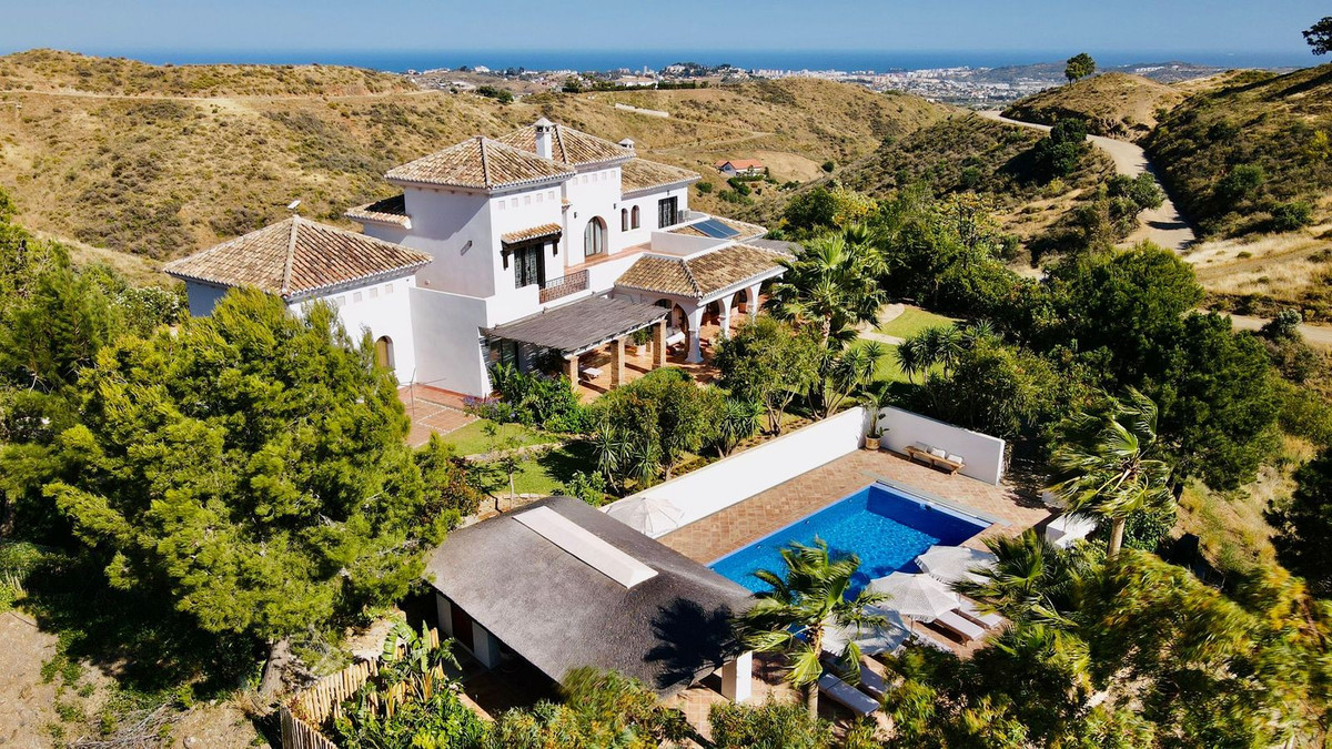 4 Bed فيلا مستقلة in Mijas في Mijas, فيلا منفصلة
