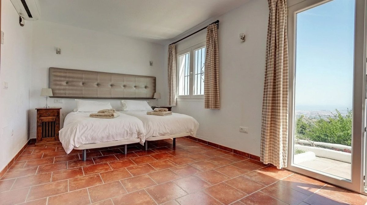 5 Bed Fritliggende villa in Mijas