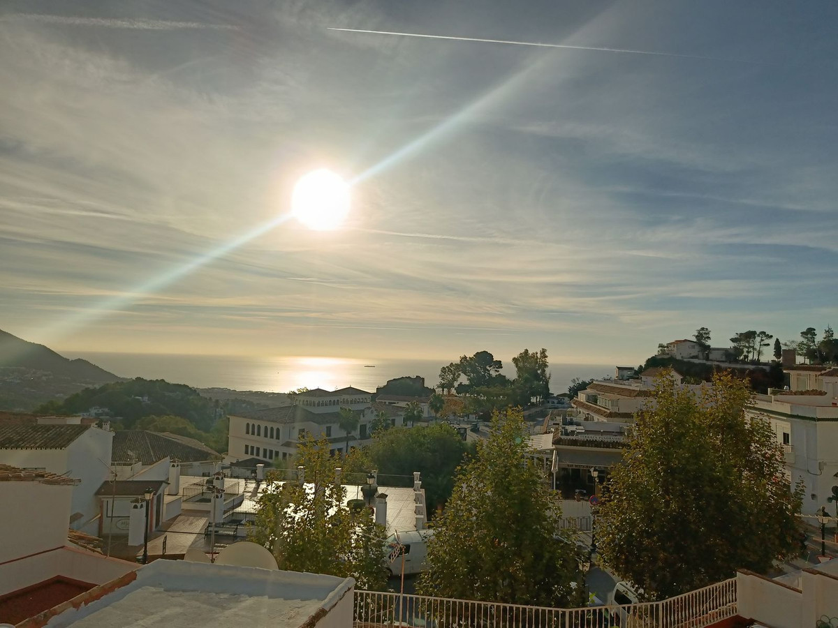 27 photo