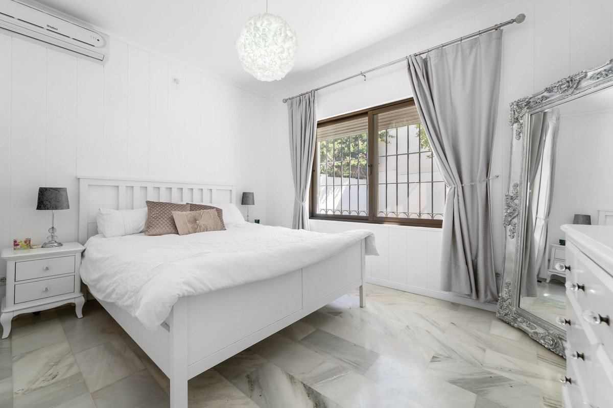 6 Bed Vrijstaande Villa in Mijas in Mijas, 