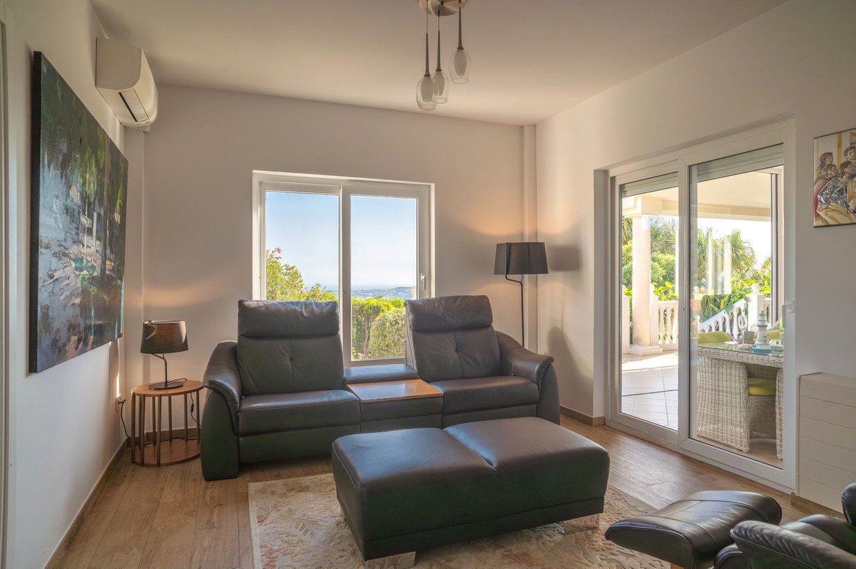 6 Bed Freistehende Villa in Mijas