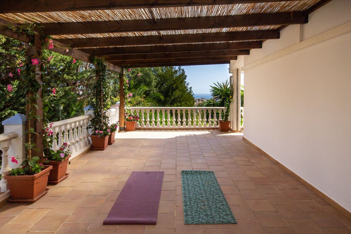 7 Bed فيلا مستقلة in Mijas Costa في Mijas Costa, فيلا منفصلة