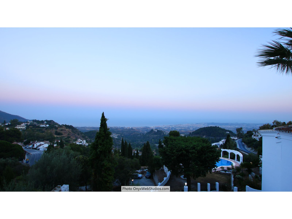 9 Bed فيلا مستقلة in Mijas في Mijas, فيلا مستقلة