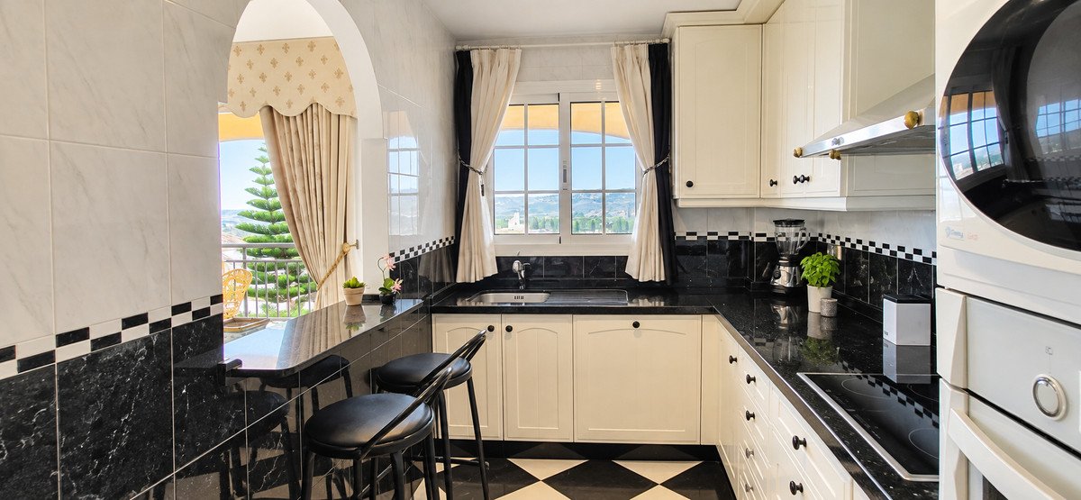 2 Bed Keskmise korruse korter in Mijas Golf