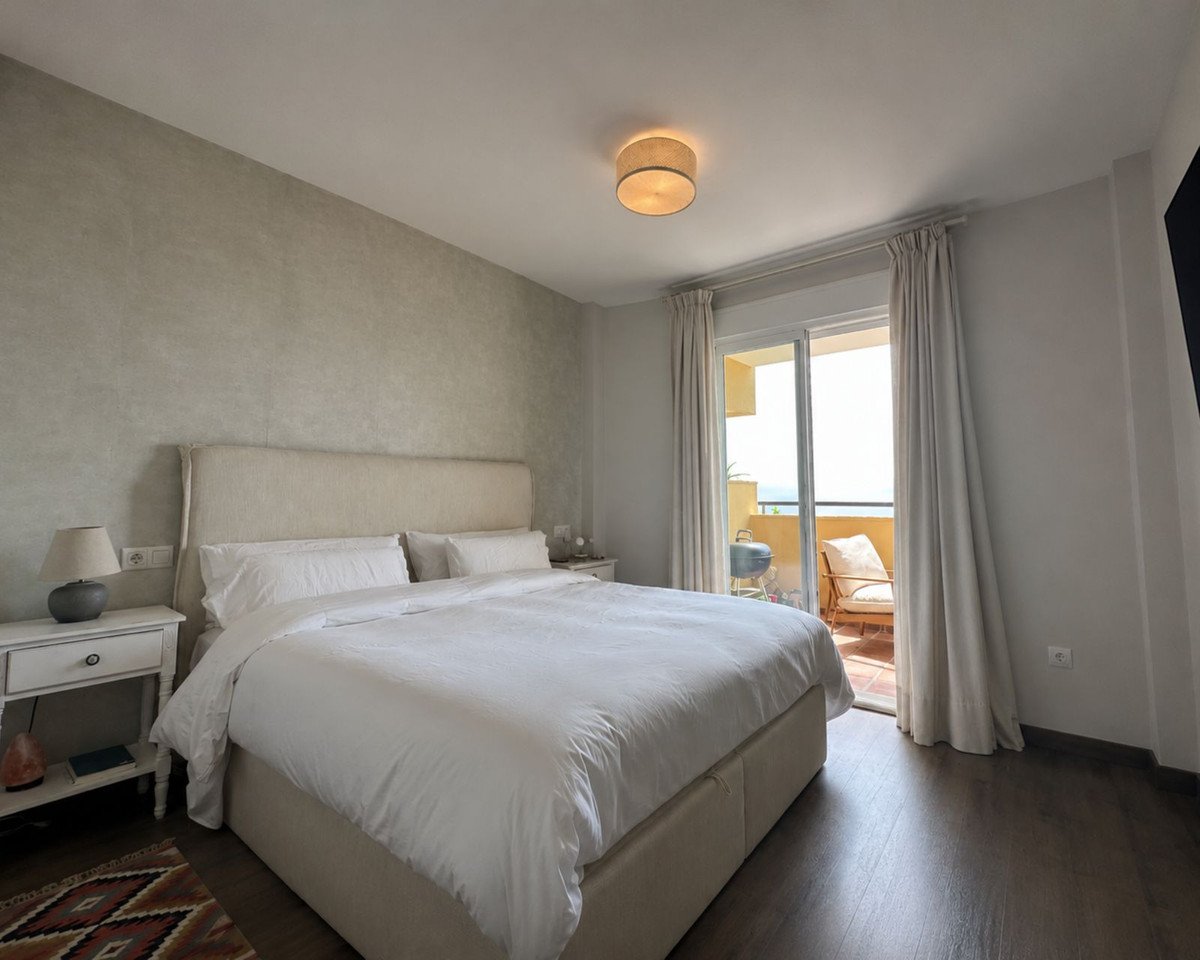 2 Bed شقة في الطابق الأوسط in Riviera del Sol في Riviera del Sol, شقة