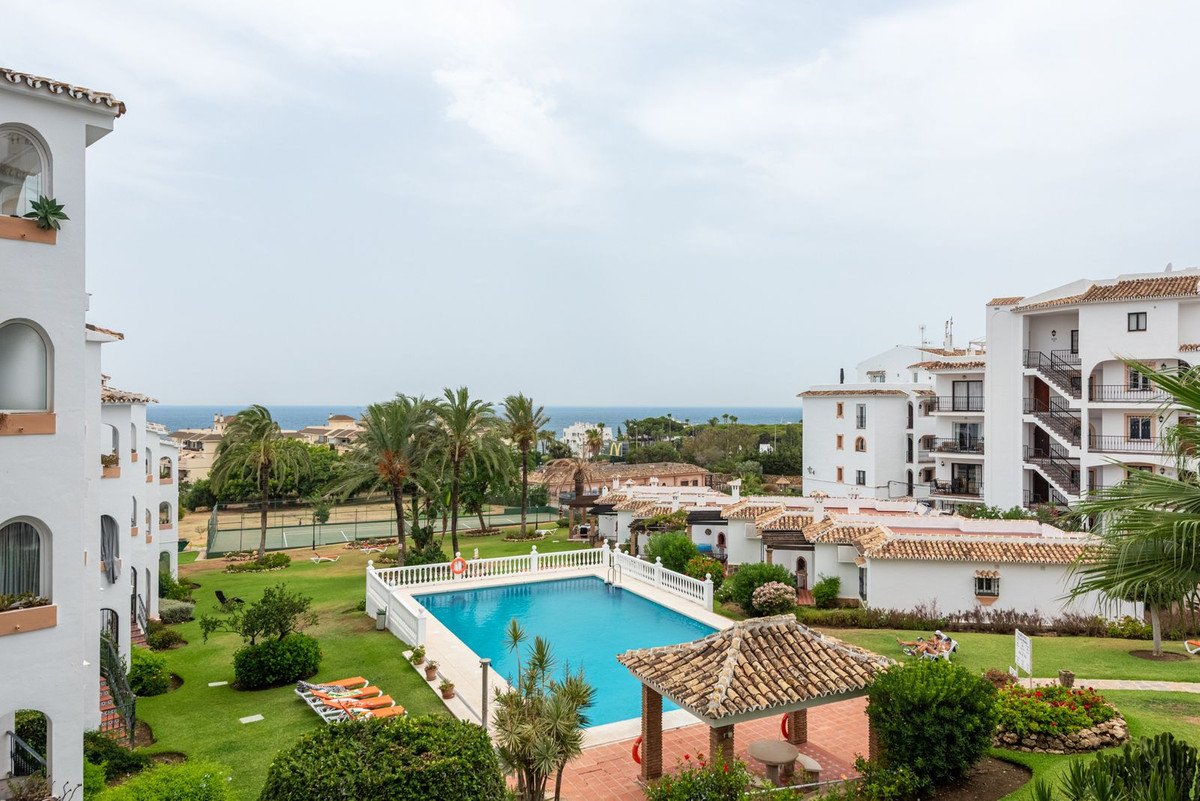 3 Bed شقة في الطابق الأوسط in Riviera del Sol في Riviera del Sol, شقة