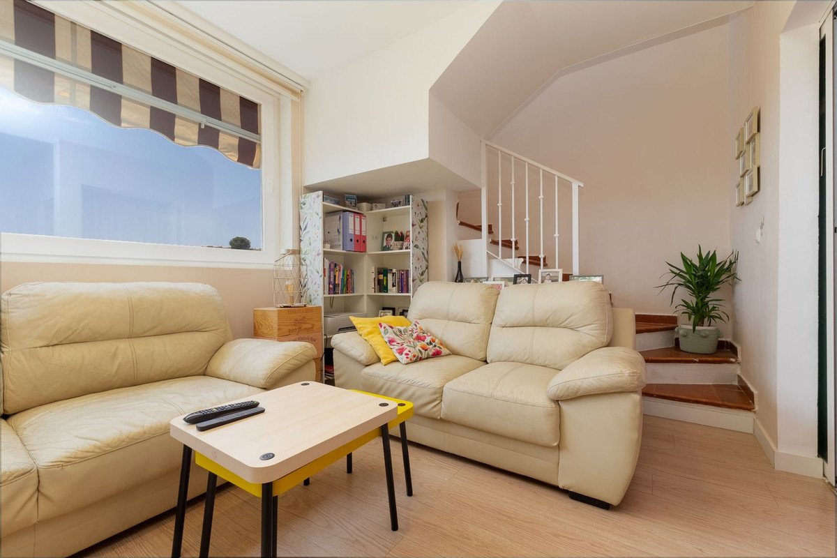 2 Bed شقة في الطابق العلوي in Riviera del Sol في Riviera del Sol, شقة