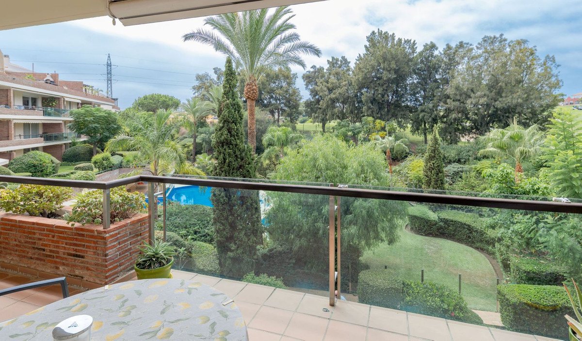 2 Bed Middle Floor Apartment in Miraflores in Miraflores, Apartment