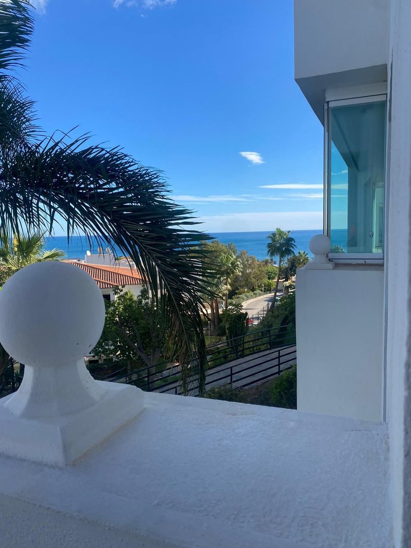 2 Bed شقة في الطابق الأوسط in Riviera del Sol في Riviera del Sol, شقة