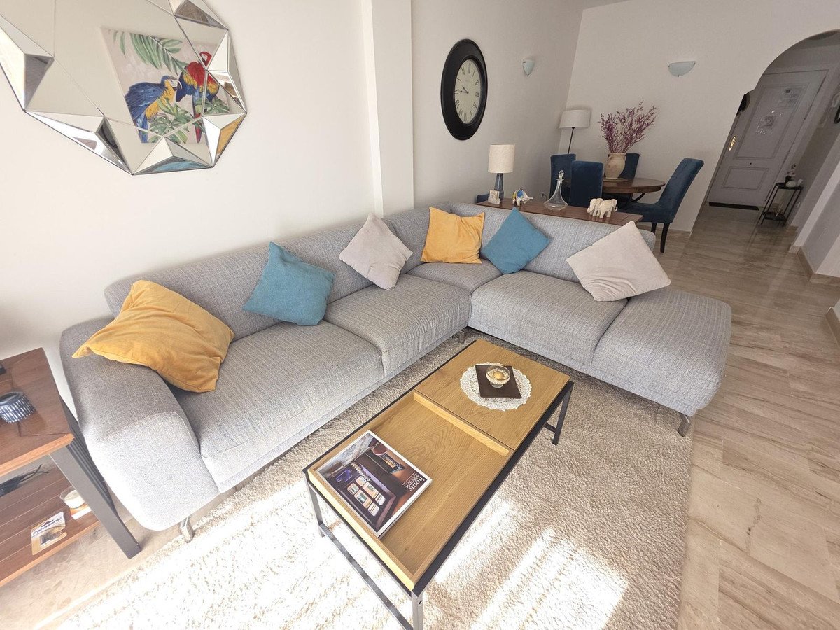 2 Bed شقة في الطابق الأوسط in Riviera del Sol في Riviera del Sol — شقة