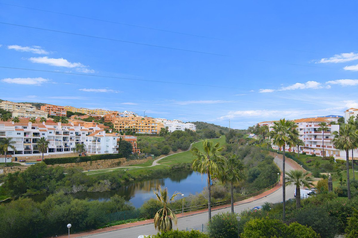 2 Bed شقة في الطابق الأوسط in Riviera del Sol في Riviera del Sol, شقة