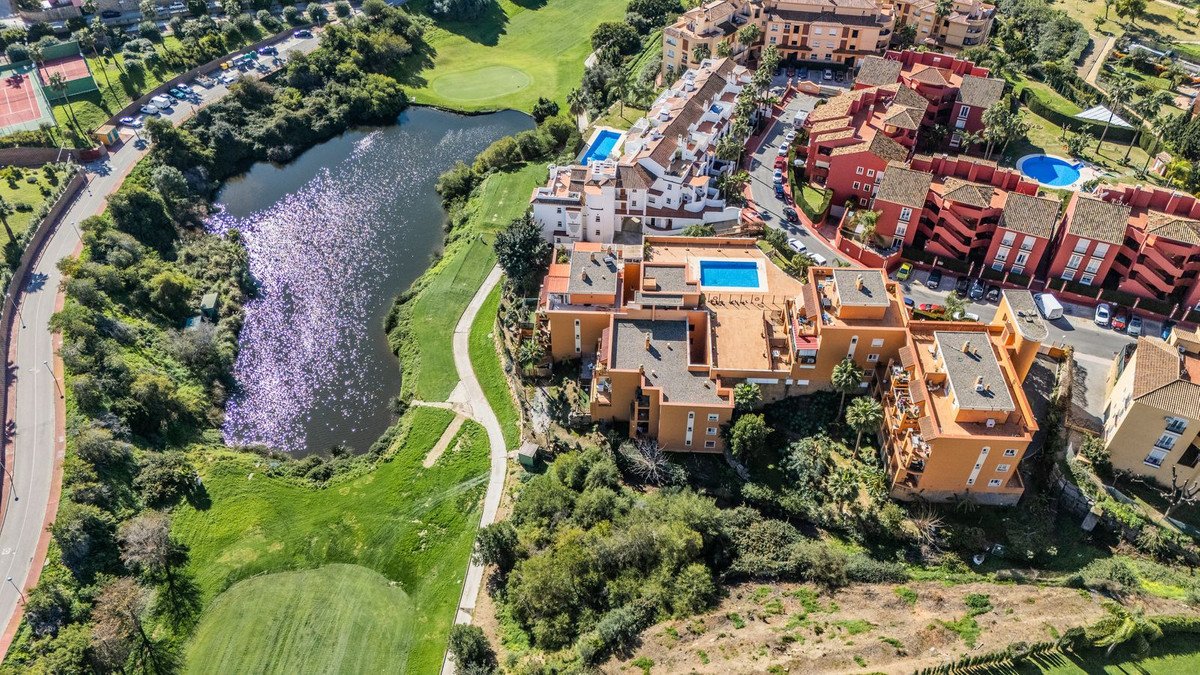 2 Bed شقة في الطابق الأوسط in Riviera del Sol في Riviera del Sol, شقة