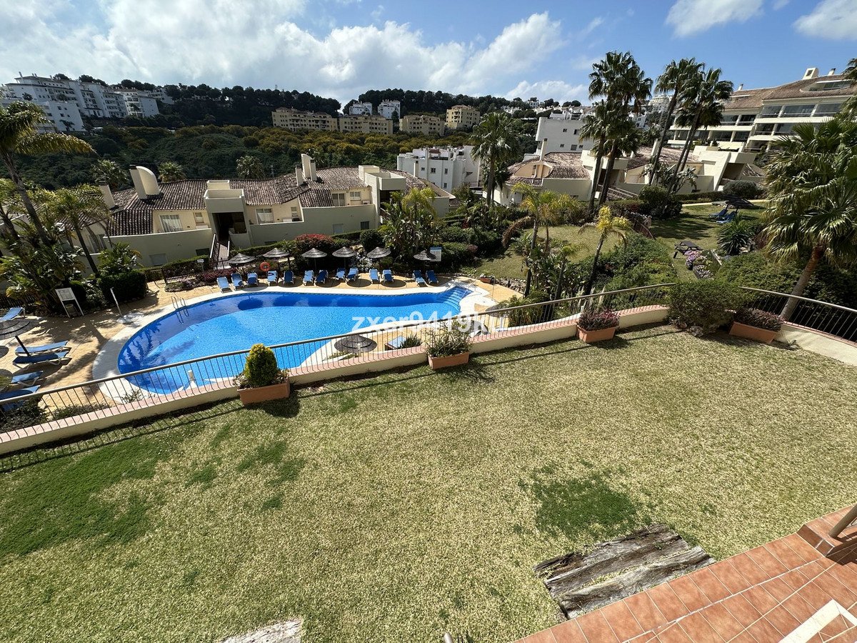 2 Bed شقة في الطابق الأوسط in Riviera del Sol في Riviera del Sol, شقة
