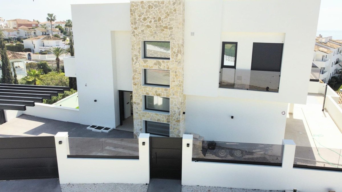 3 Bed Detached Villa in Riviera del Sol in Riviera del Sol, Detached Villa