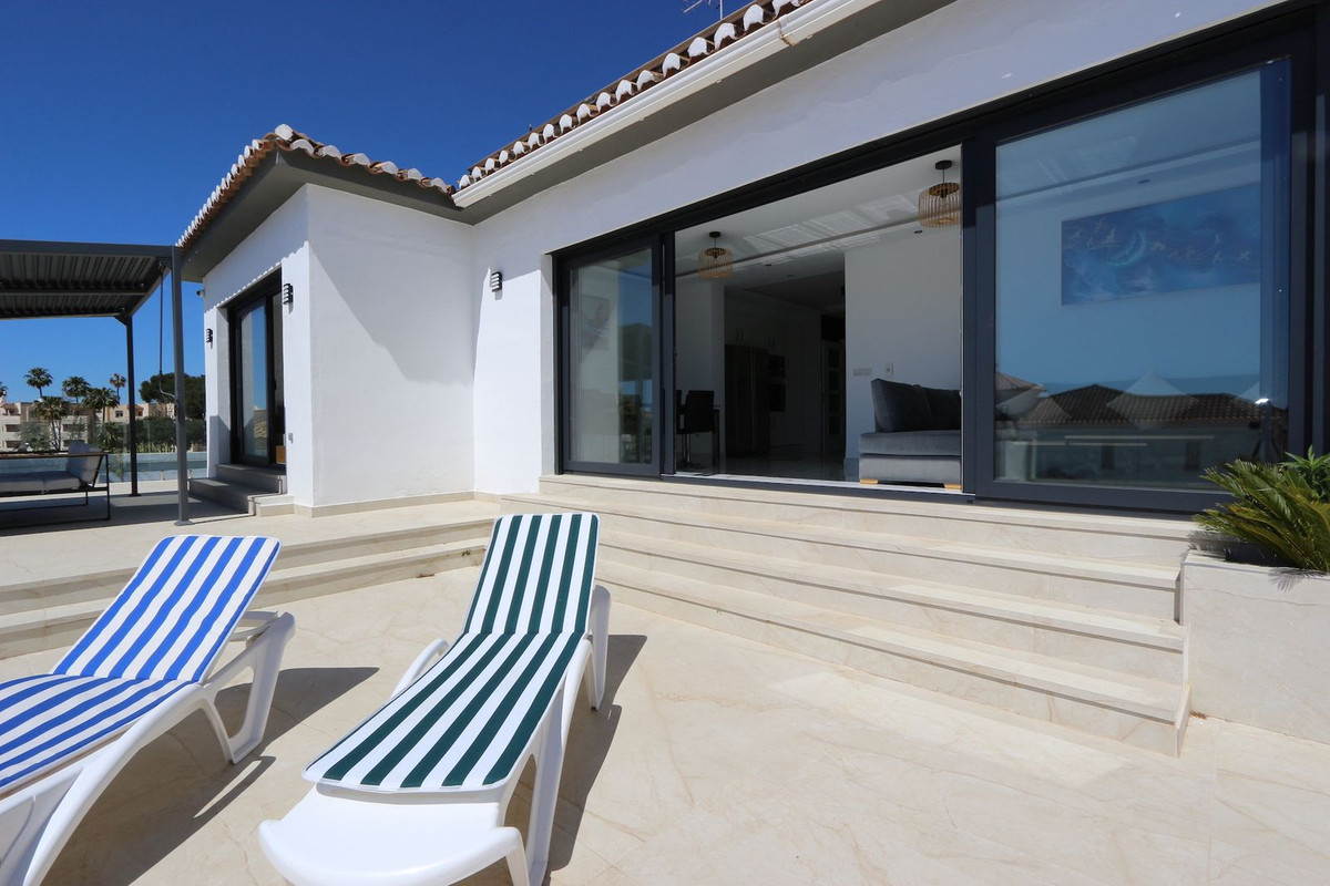 3 Bed فيلا مستقلة in Riviera del Sol في Riviera del Sol, فيلا منفصلة