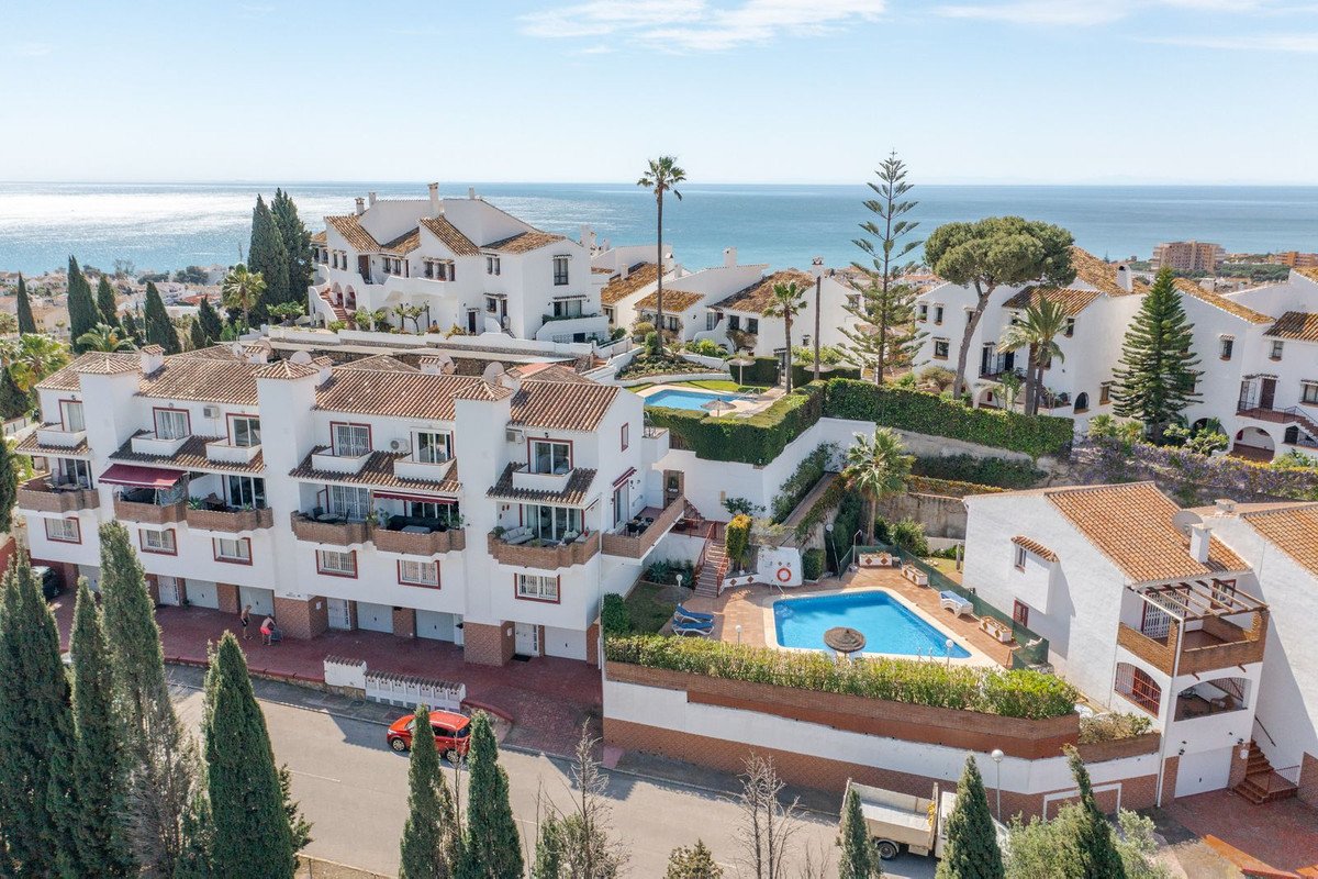 3 Bed Semi-Detached House in Riviera del Sol in Riviera del Sol, Semi-Detached House