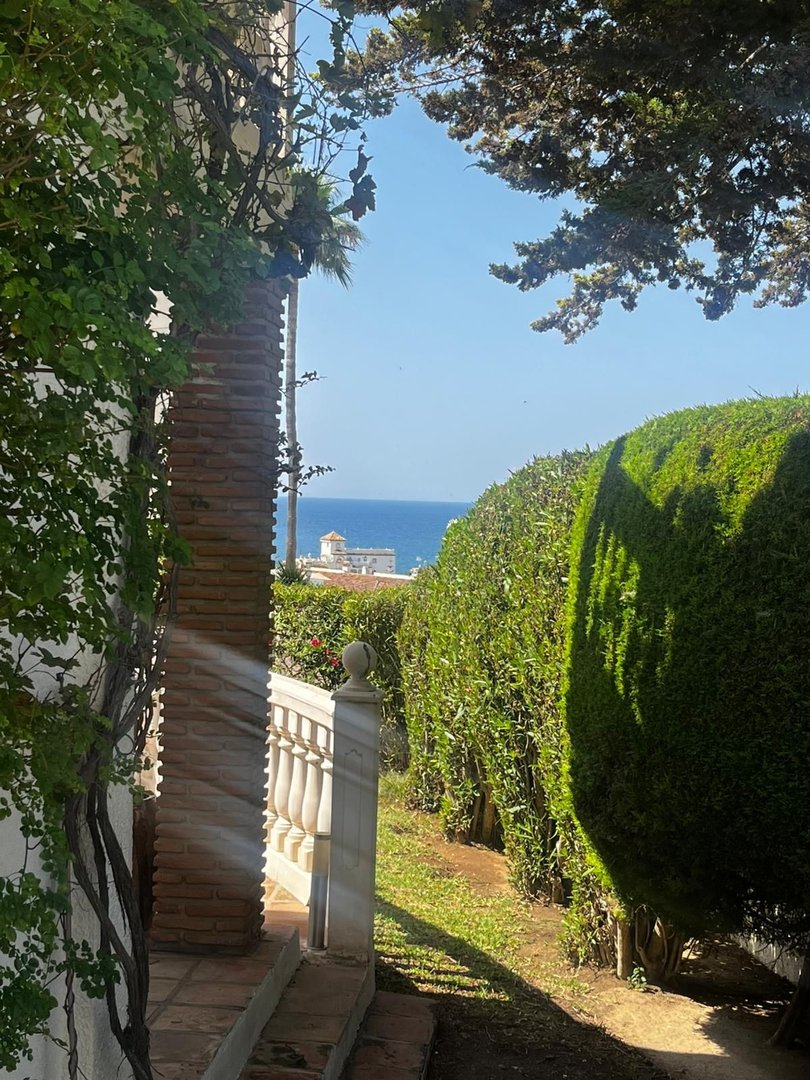 4 Bed فيلا مستقلة in Riviera del Sol في Riviera del Sol, فيلا مستقلة