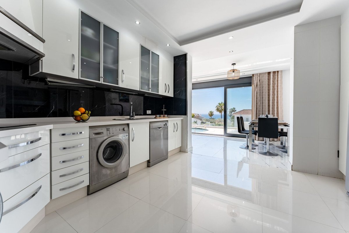 4 Bed Detached Villa in Riviera del Sol in Riviera del Sol, Detached Villa