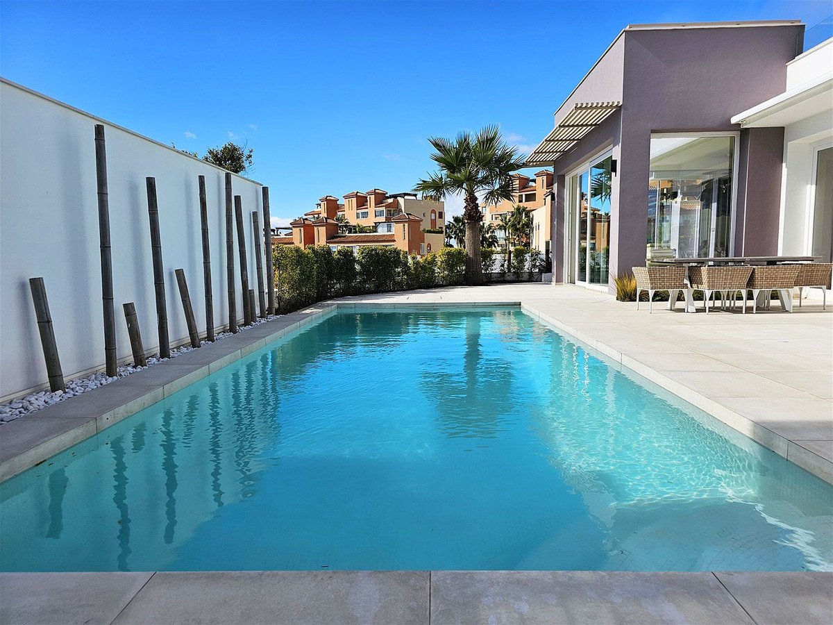5 Bed فيلا مستقلة in Riviera del Sol في Riviera del Sol, فيلا مستقلة