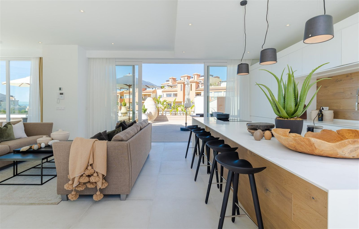 9 Bed فيلا مستقلة in Riviera del Sol في Riviera del Sol, فيلا مستقلة