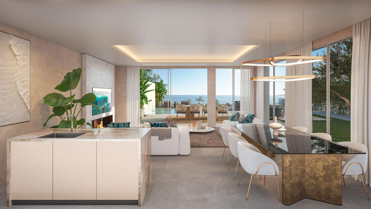 Moderne woonkamer met open keuken en uitzicht op zee.