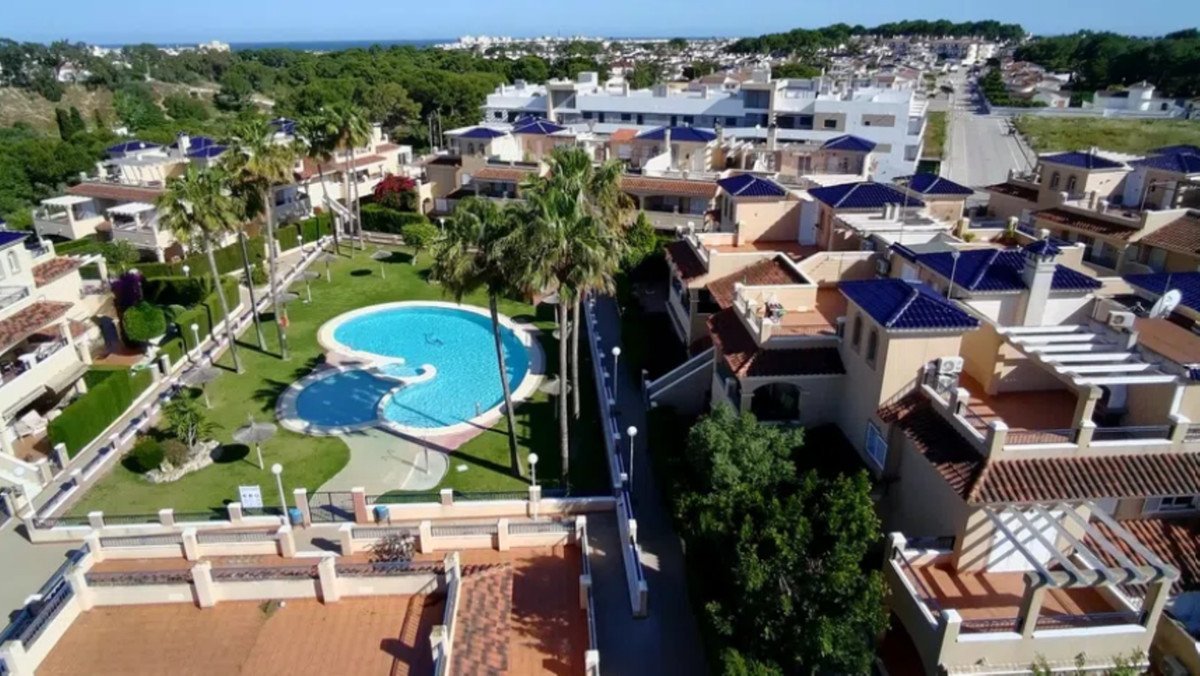 3 Bed Townhouse in Mil Palmeras in Mil Palmeras, Townhouse