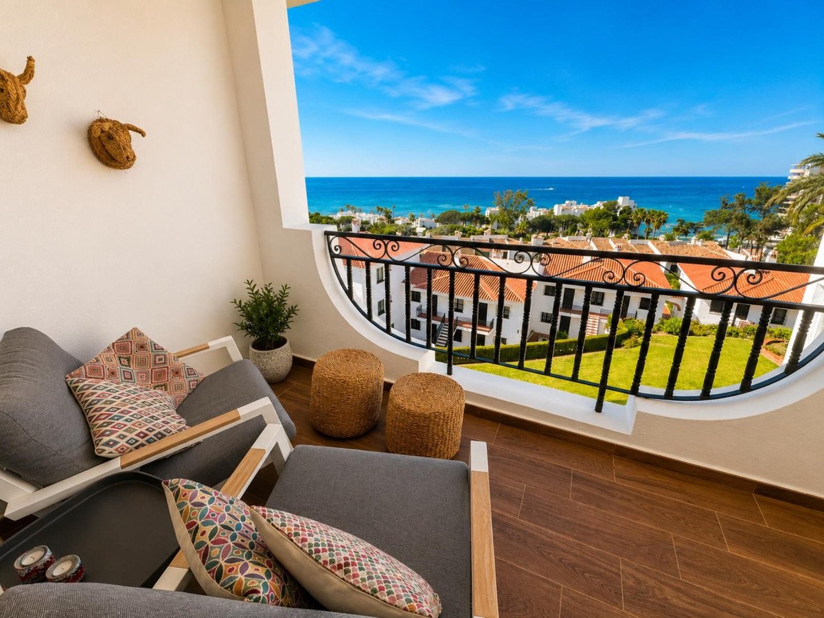 2 Bed Top Floor Apartment in Miraflores in Miraflores, Apartment