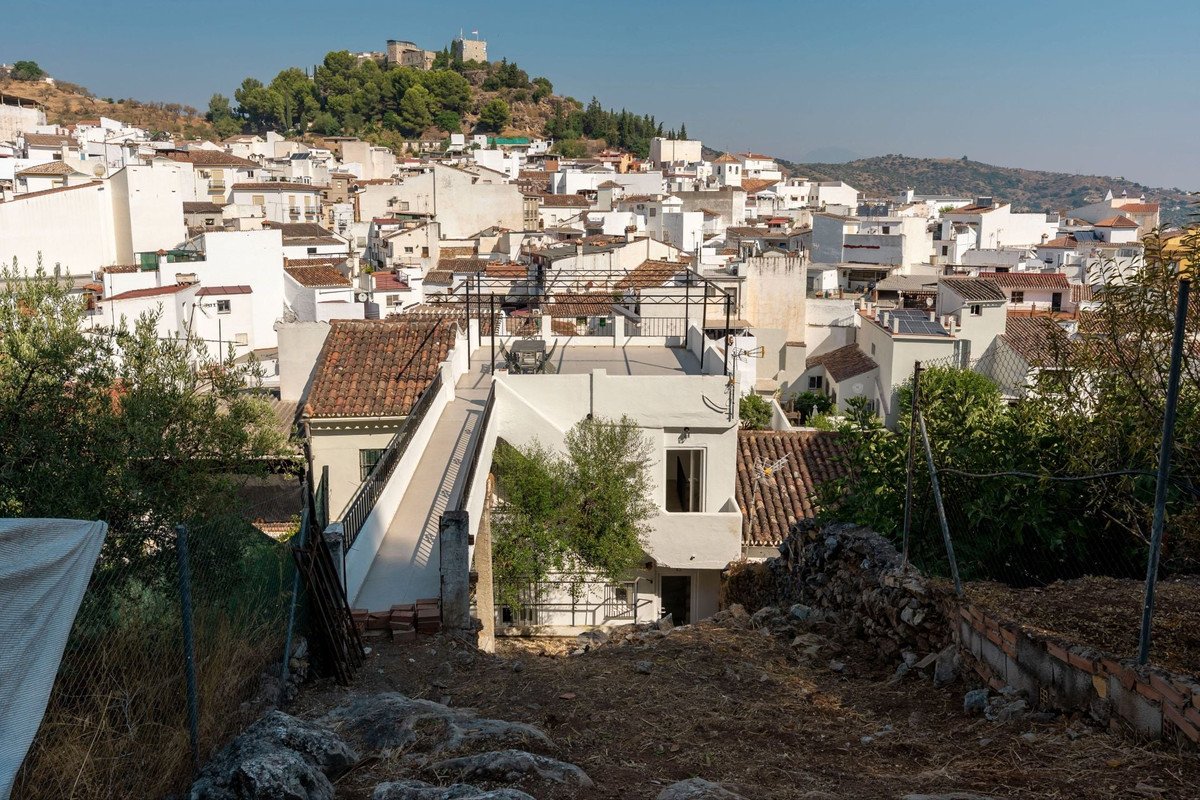 6 Bed Townhouse in Monda in Monda, Townhouse