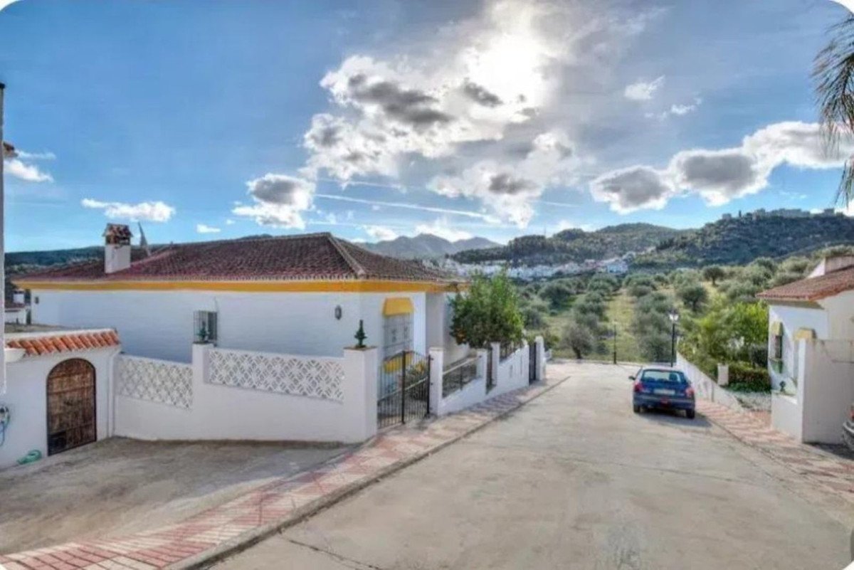 4 Bed Detached Villa in Monda in Monda — Detached Villa