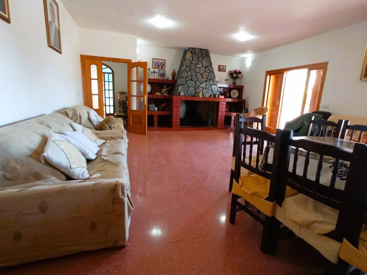 5 Bed Bungalow in Mutxamel in Mutxamel, Bungalow