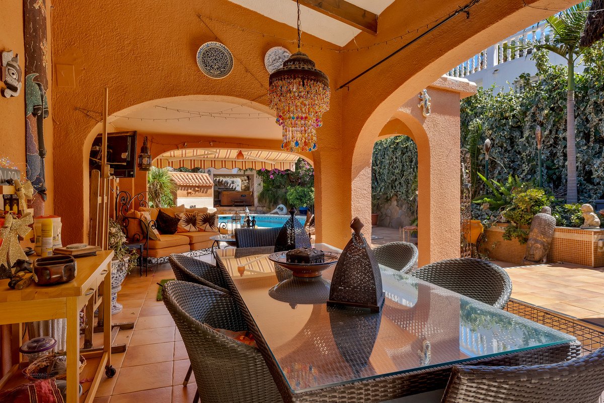 4 Bed فيلا مستقلة in Orba في Orba, فيلا مستقلة