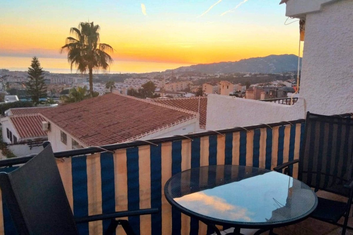 1 Bed شقة في الطابق العلوي in Nerja في Nerja, 