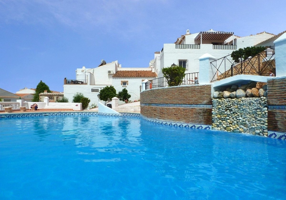 2 Bed بيت مدينة in Nerja في Nerja, تاون هاوس