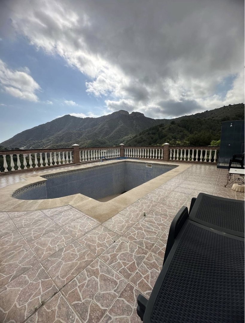 4 Bed منزل شبه منفصل in Nerja في Nerja, منزل شبه منفصل (منزل شبه منفصل)