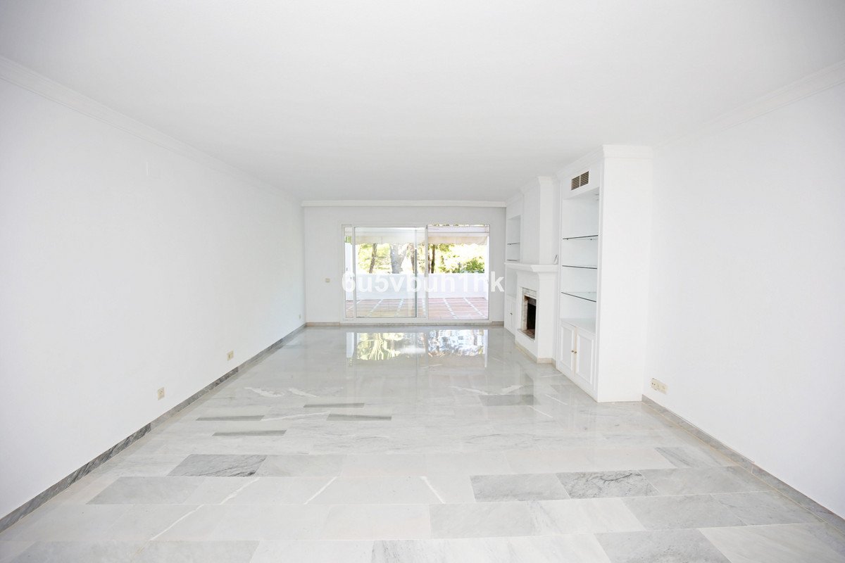 4 Bed Penthouse in New Golden Mile in New Golden Mile — Penthouse