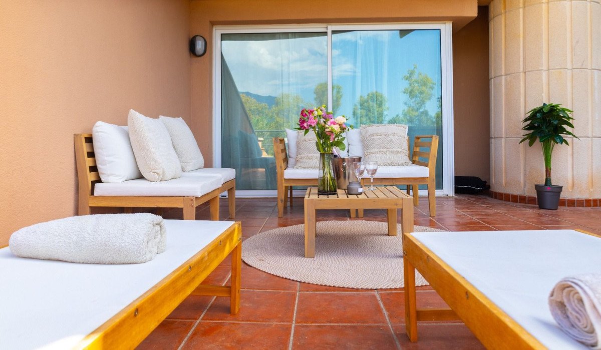 2 Bed Middle Floor Apartment in Nueva Andalucía in Nueva Andalucía, Apartment