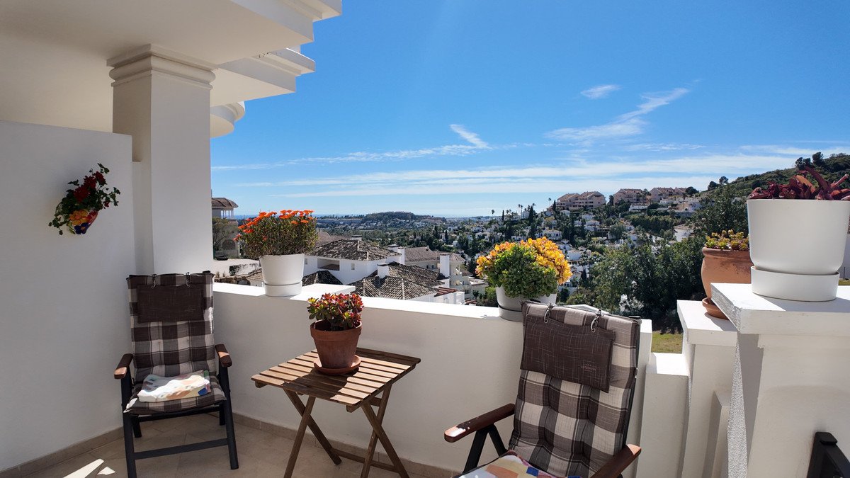 2 Bed Middle Floor Apartment in Nueva Andalucía in Nueva Andalucía, Apartment