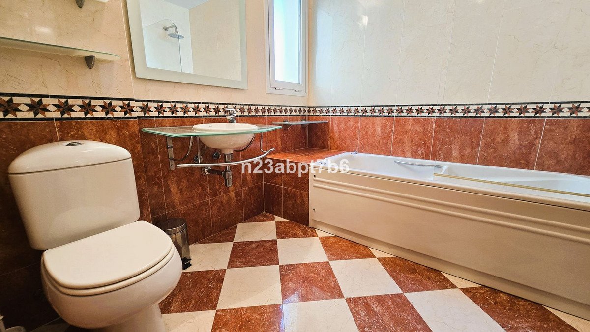 2 Bed Middle Floor Apartment in Nueva Andalucía in Nueva Andalucía — Apartment