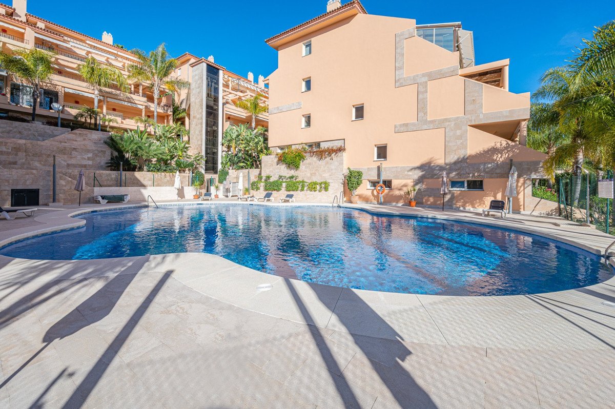 2 Bed Middle Floor Apartment in Nueva Andalucía in Nueva Andalucía — Apartment