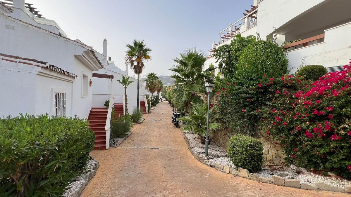 3 Bed Middle Floor Apartment in Nueva Andalucía in Nueva Andalucía — Apartment